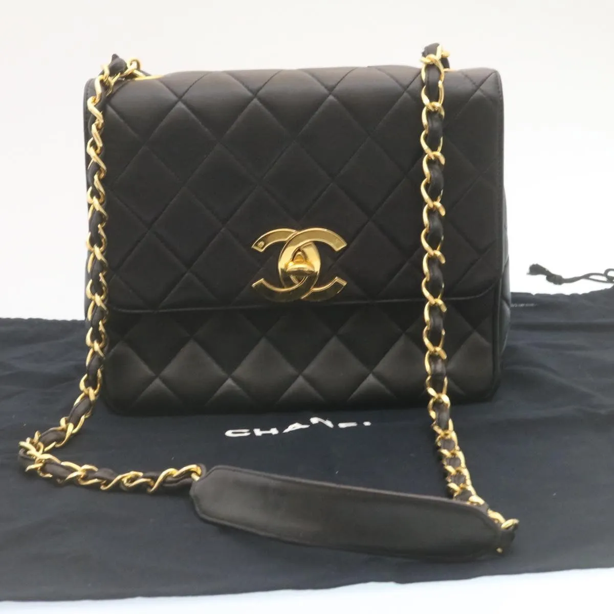 Chanel Matelasse Chain Flap Shoulder Bag Lamb Skin Black Gold CC Auth 28632A