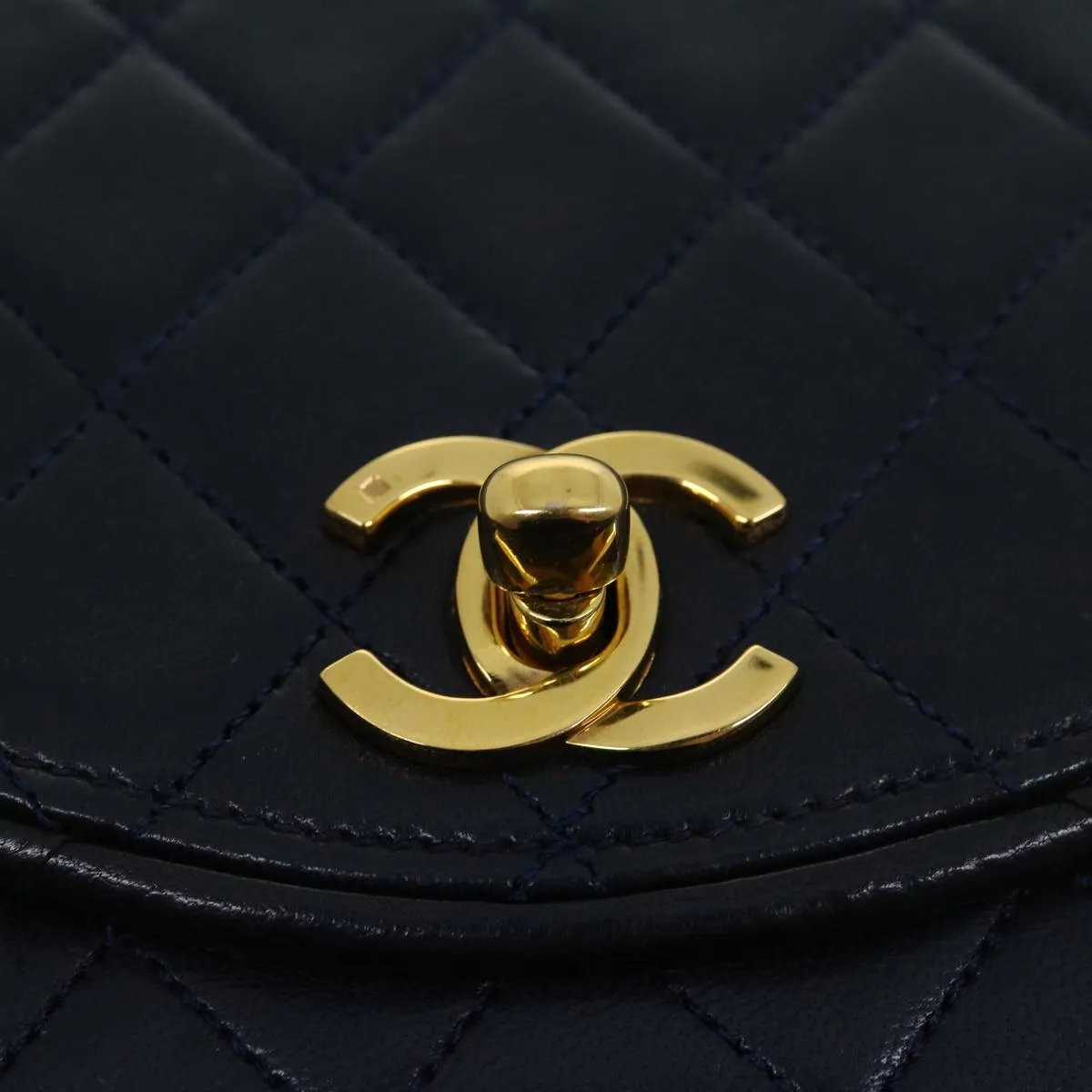 Chanel Matelasse Chain Flap Shoulder Bag Lamb Skin Navy Gold CC Auth am2602gA