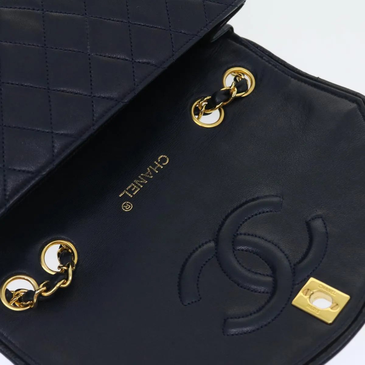 Chanel Matelasse Chain Flap Shoulder Bag Lamb Skin Navy Gold CC Auth am2602gA
