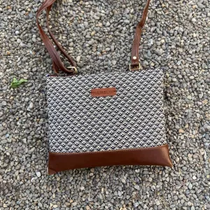 The Everyday Sling Bag (Magpie)